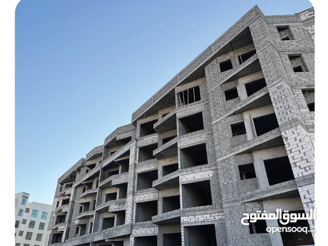 فرصة ذهبية للاستثمار أو السكن – شقة قيد الإنشاء 9 أشهر فقط في بوشر بسعر مغري