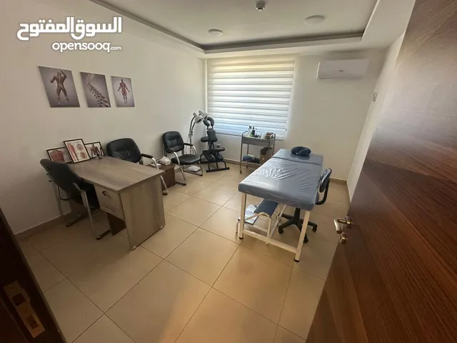 غرفة للايجار ضمن مركز طبي