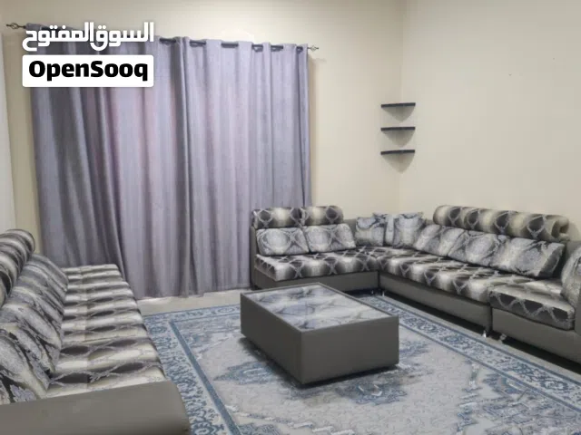 طقم كنب ل 11 شخص بحالة ممتازة