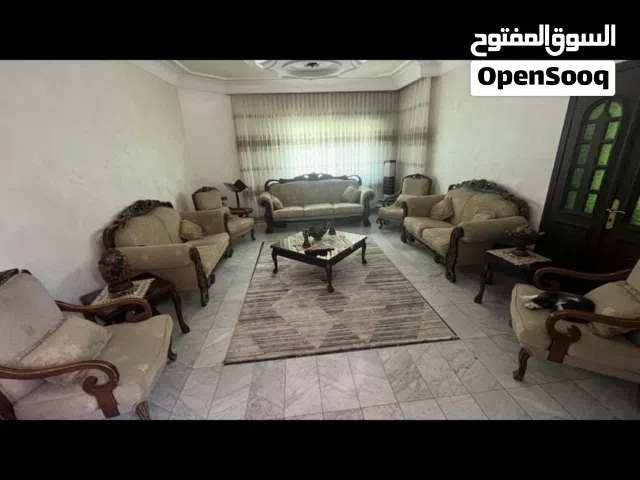 كنب 11 مقعد +طالولة نص كبيره +طاولتين صغار