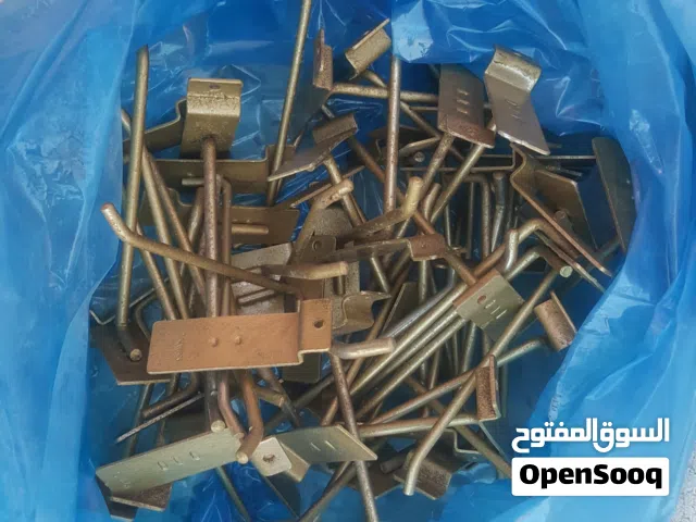 ديكورات محلات.. تعليقات بأحجام مختلفة