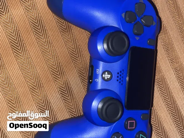 ايد بلايستيشن 4 سوني اصلية ولا فيها اشي وكالة توب تظافة