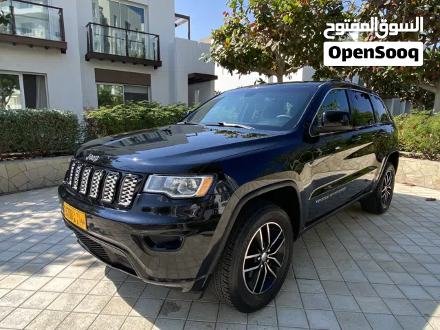 2018 جيب جراند شيروكى Laredo