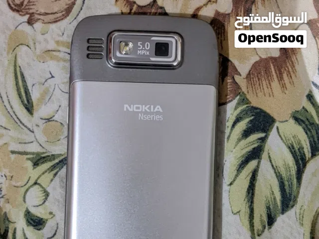 اسم الجهاز: نوكيا (Nokia NE72) المواصفات: الكاميرا: 5 ميجابكسل بعدسة Carl Zeiss الشهيرة.