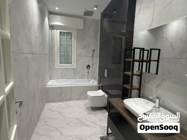 فيلا. 3. طوابق. وشقه. تشظيب بناء حديت. شارع. الظل