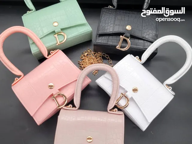 موجود شنط بناتي وشنط نساي سعر حلووو
