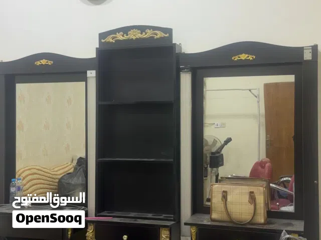 ميز حلاقه اسود وابيض