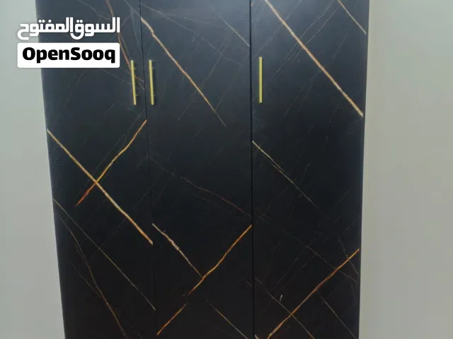 غرفة نوم كاملة للبيع سرير + مرتبة + دولاب + تسريحة