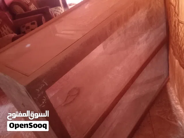 رف وبترينة