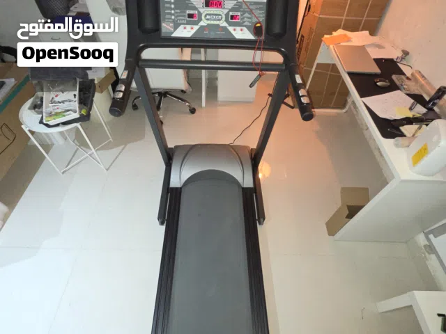 للبيع جهاز جري رياضي