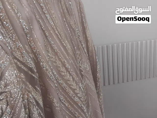 طقم  رسمي مميز hand made  للبيع جديد السعر على الخاص قابل للتفاوض بسعر رمزي