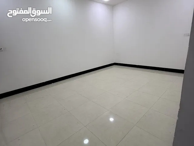 شقه للايجار الاكوات الثالثه