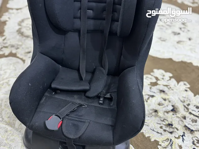 كرسي سيارة للاطفال للبيع لون اسود مناسب من عمر اشهر لعمر5سنوات