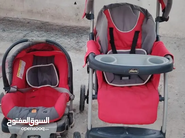 عرباية ومقعد للأطفال