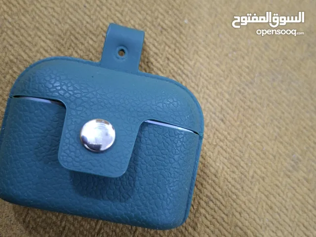 للبيع سماعة ايربودز ابل سماعة زينة وكل شيء ممتاز ولا يوجد أي مشاكل السعر 5 دينار