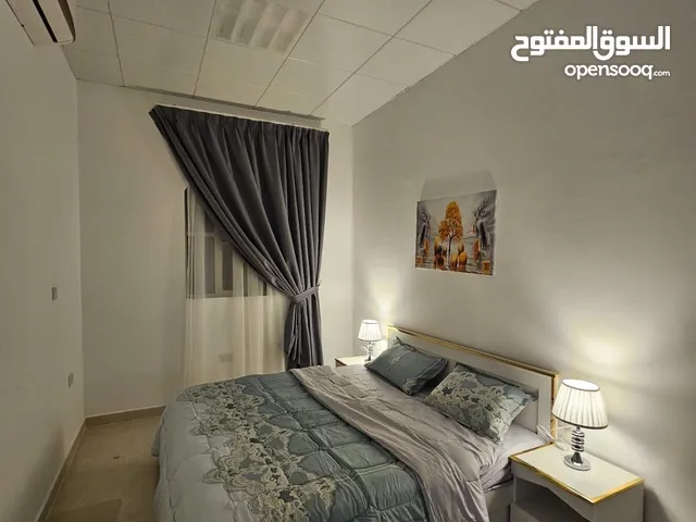 للإيجار غرفه و صاله مفروشة vip مدخل خاص في منطقة فلج هزاع المرور