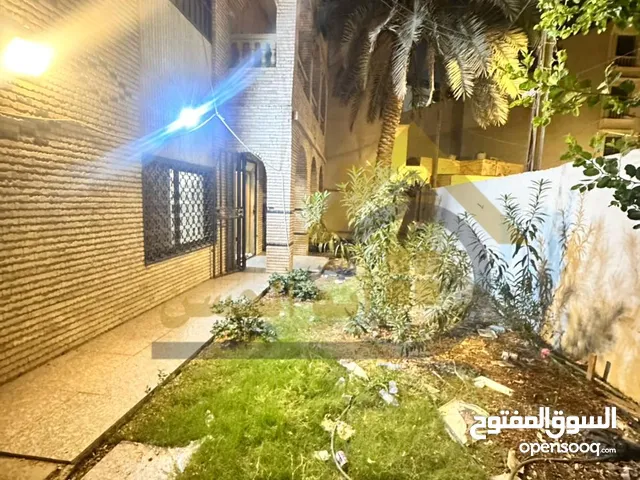 400 m2 More than 6 bedrooms Townhouse for Rent in Basra Oman