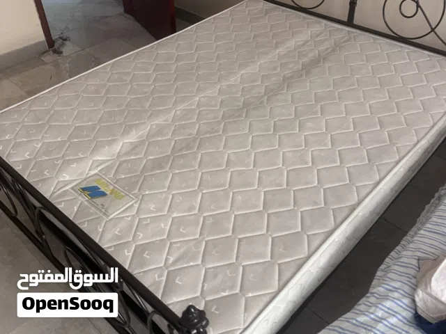تخت مزدوج للبيع / bed for sale