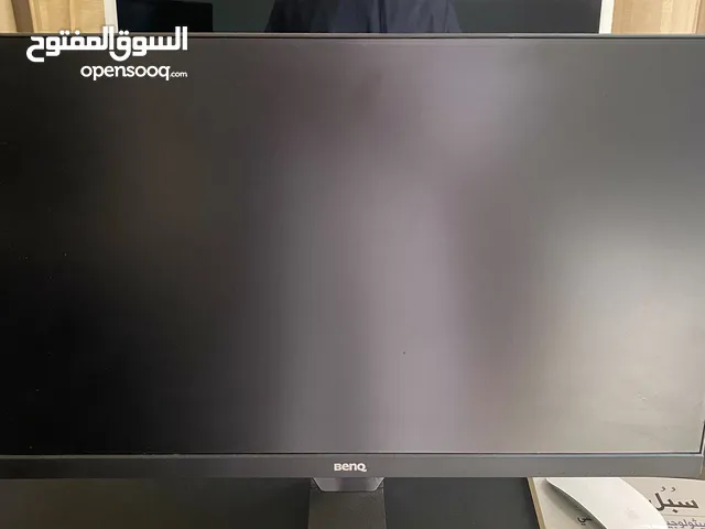 شاشة للكمبيوتر بحالة نظيفة