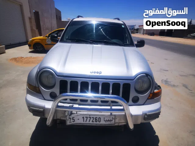2005 جيب ليبرتى Standard