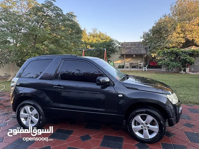 للبيع سوزوكي فيتارا 2009 اللون اسود باب واحد