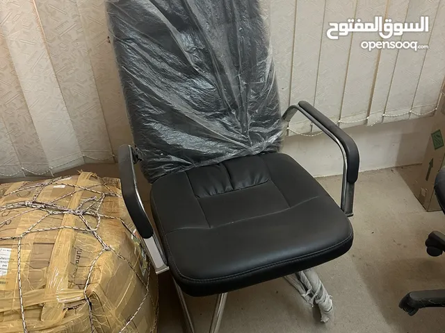 للبيع اثاث مكتب بحالة جيدة استخدام بسيط