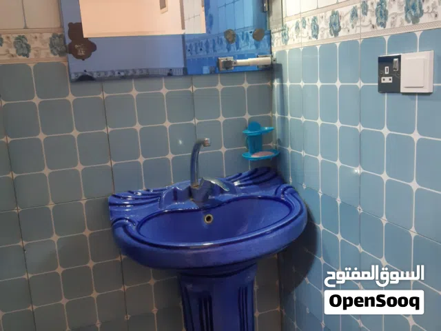 مغسله  مع مرايه للبيع