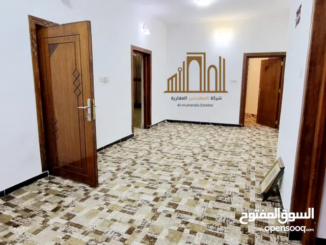 400 m2 More than 6 bedrooms Townhouse for Rent in Basra Dur Al-Naft
