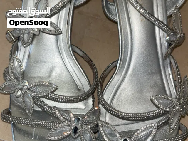 حذاء كعب أنيق فخم