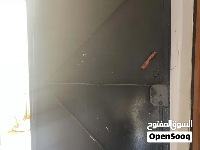 باب حديد درجة اولي العرض 1.10الطول 2.10