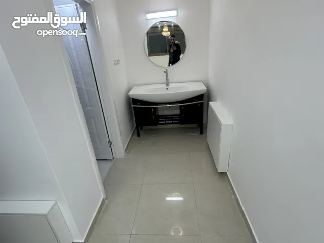 الشقة للبيع في رام الله / عين مصباح   .        الموقع عين مصباح / قرب جامعة القدس المفتوحه طابق اول