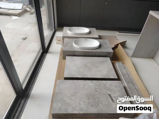 معلم سيراميك تركيب جميع انواع المقاسات البورسلان والرخام وعمل جميع اعمال مغاسل البورسلان