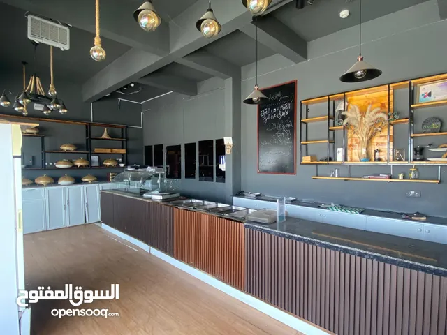 مطعم ماكولات سريعه