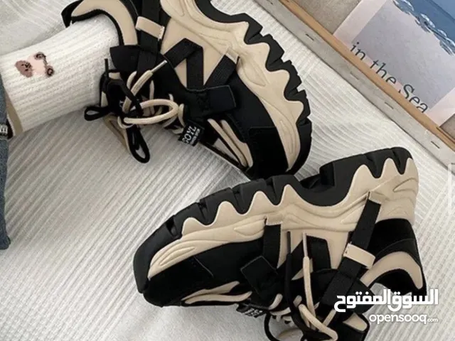 احذيه والقياسات متنوعه