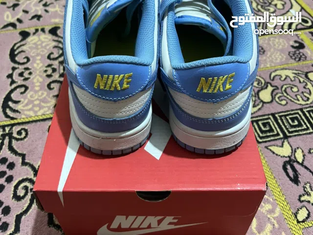 Nike dunk low university blue