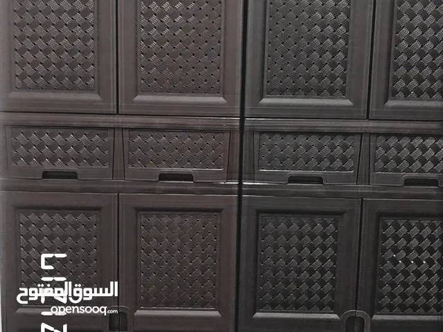 خزانتين طابقين سامبا مافيهم اي كسر او اشي سبب البيع جبت غرفة نوم ومافي الهم وسع