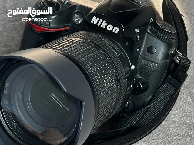 Nikon D7000 مع عدسة 18-140