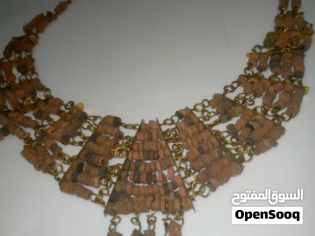 عقد فخار من القرن العشرين