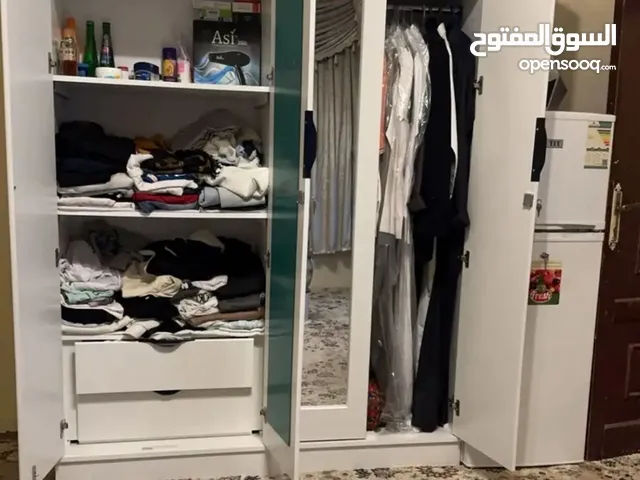 دولاب ملابس أربعة فتحات