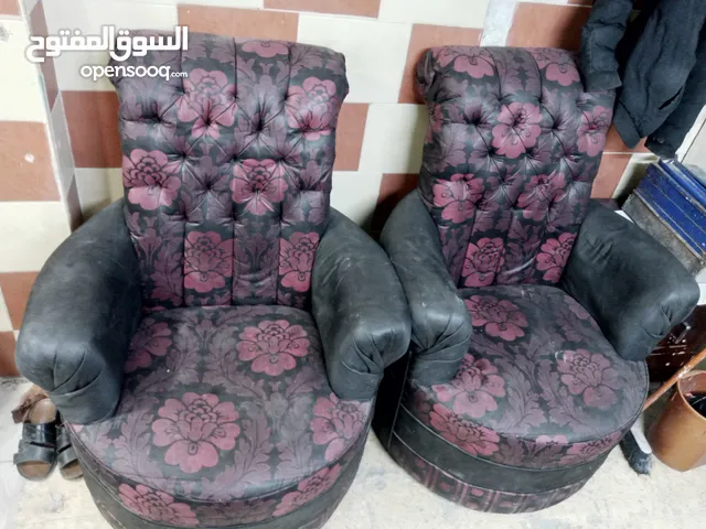 كنب مكتبي أو صاله صغيره نضيف كثير.