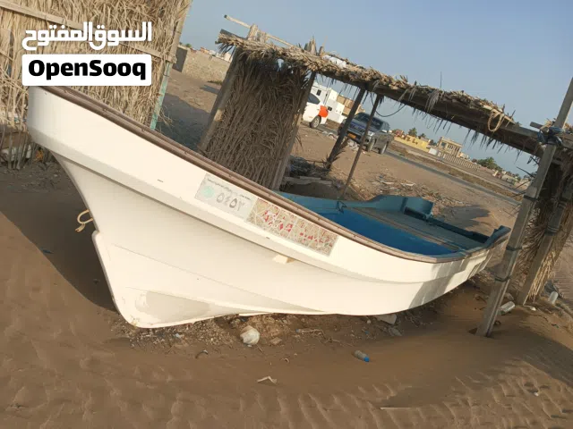 قارب مستعمل للبيع للجادين مصنع فيروز السعر 800 ريال أو للبدل بقارب 23 مع زياده مبلغ