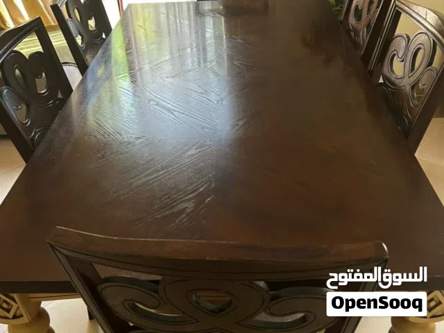 طاولة طعام