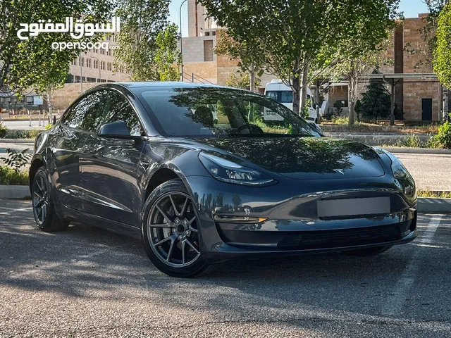 Tesla model 3 موديل 2023 بحال الوكالة ممشى 10 الاف فقط حادث بسيط جدآ بأمريكا مرفق الصور B+ فحص