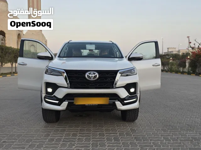 تويوتا فورتشنر 2025 ع الزيرو أعلى مواصفات تحت الضمان خمس كاميرات النقطة العمياء بسعر اقل من الوكاله