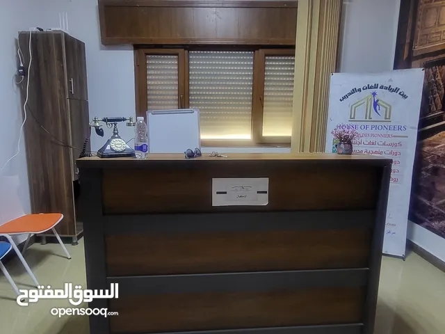 مكتب استقبال مناسب للشركات والمؤسسات التعليمية والعيادات