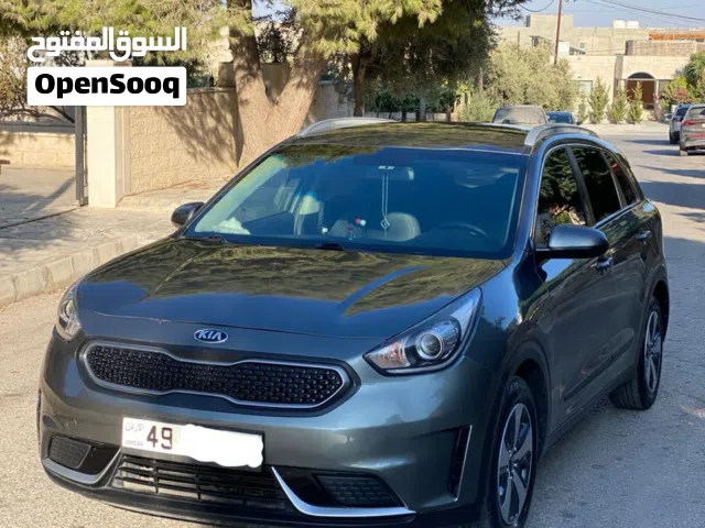 2018 كيا نيرو Standard