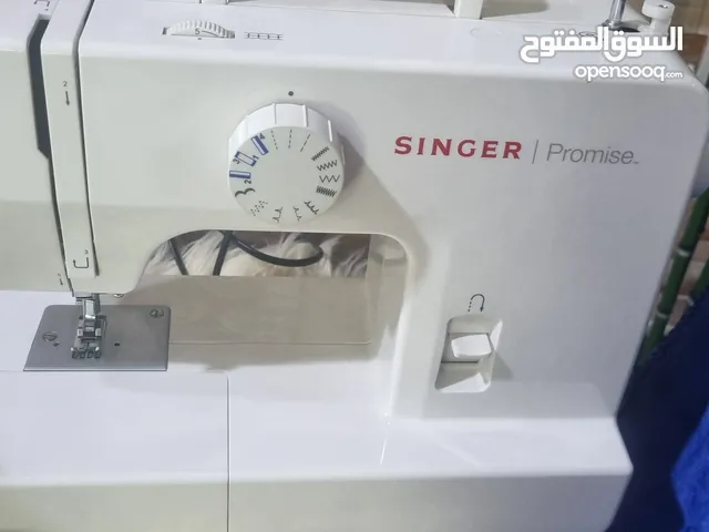 ماكينة خياطه منزليه نوعها سينجر بحاله الجديد مجربه فقط