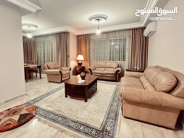 شقة كبيره ومميزة في ارقى منطقة في ضاحية الرشيد (مع جاكوزي)