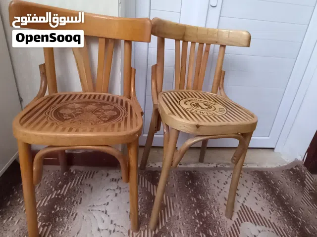 طاولة كراسي قديمة
