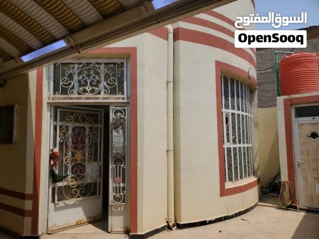 200 m2 2 Bedrooms Townhouse for Sale in Basra Yaseen Khrebit